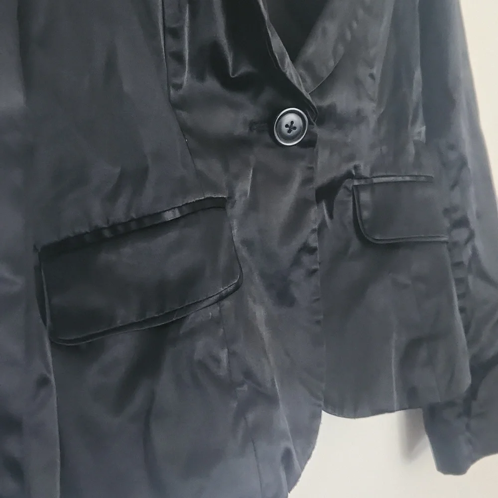 🌞2/$30 // EXPRESS DESIGN STUDIO: Black Satin Blazer - Picture 4 of 8